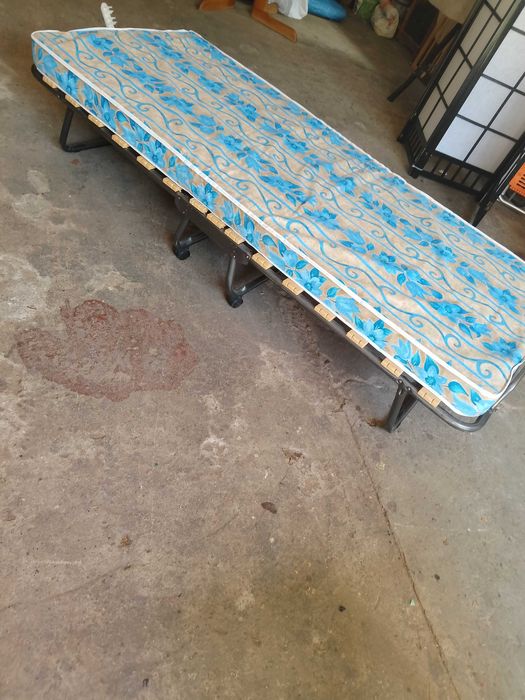 łóżko turystyczne , składane