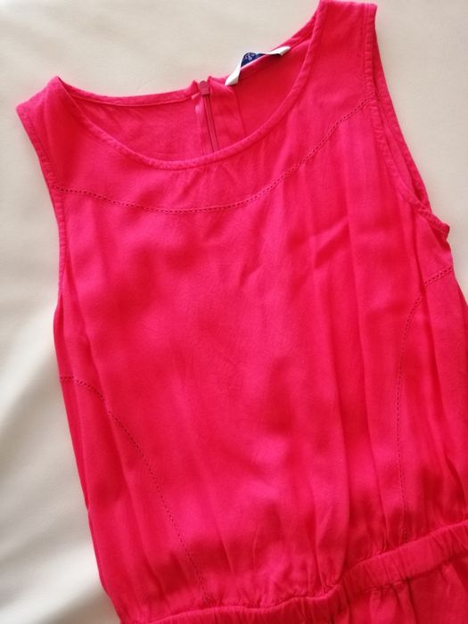 Vestidos e macacões