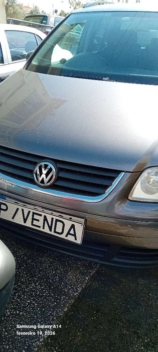 VW touran 1900 à Direita matrícula Portuguesa