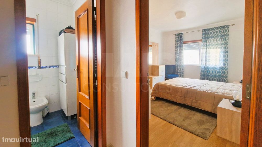 Apartamento T2, com elevador e estacionamento - Caldas da Rainha