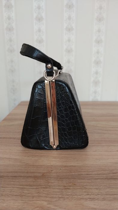 Сумка зі шкіри жіноча