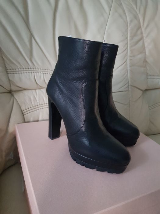 Женские кожаные ботинки "Prada"