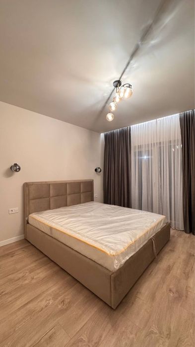 Продаж дуплексу з гаражем.