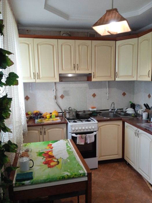 продам 2-х кімнатну квартиру в цетрі м. Старокостянтинів