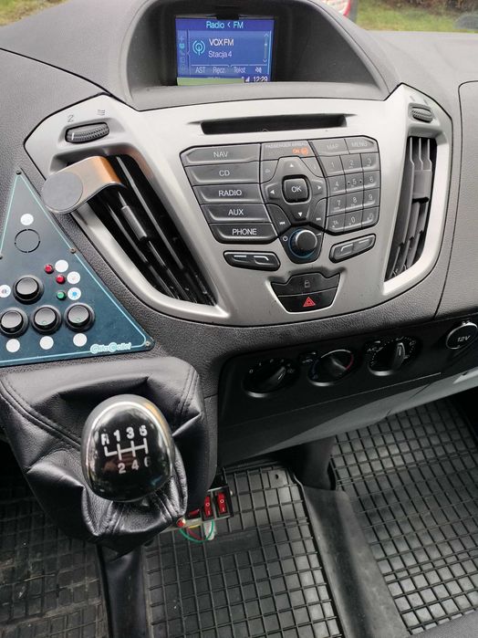 Ambulans Ford Custom 2,2 d 125km cena do negocjacji