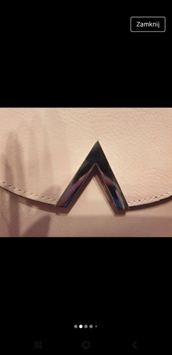 Mała torebka w kolorze pudrowego różu