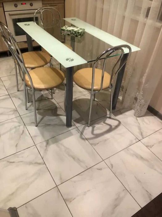 Продаж сучасного будинку з виглядом на озеро