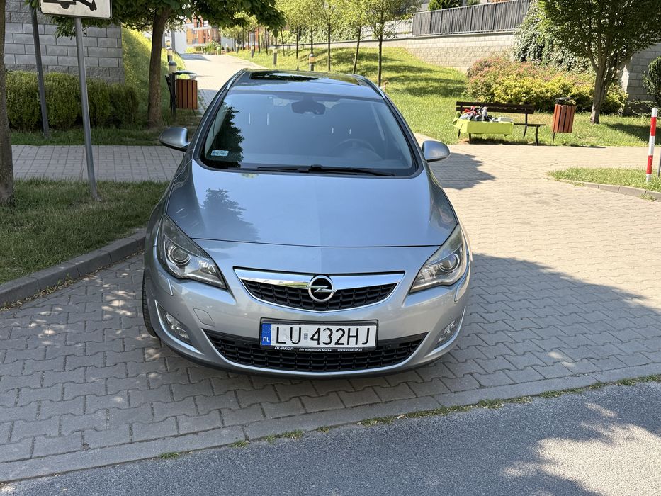 Astra J kombi, 2011r