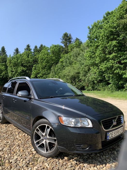Вольво v50 2009 року випуску