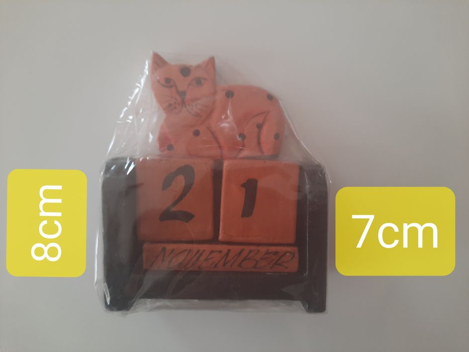 Calendários feitos em madeira