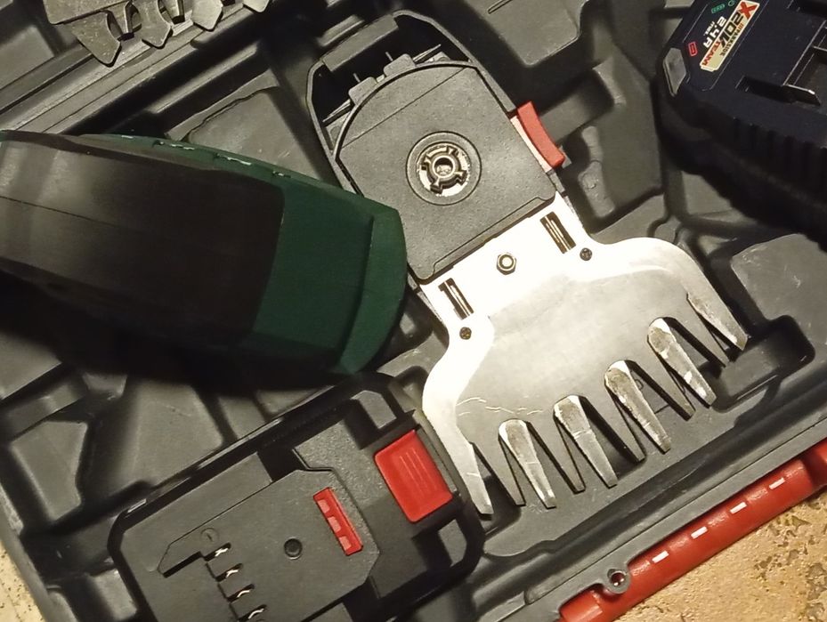 Tesoura corta sebes e relva a bateria 20V Parkside