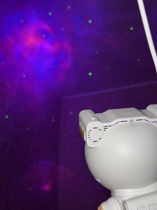 Астронавт-проектор зоряного неба