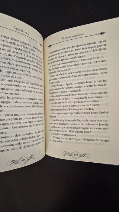 Livro " Os detetives da viela Voltaire "l