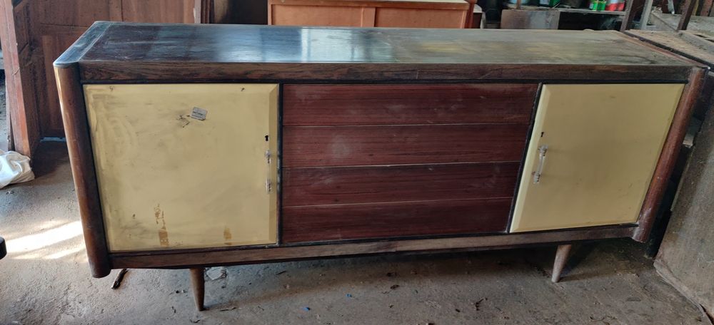 Aparador em pau Santo