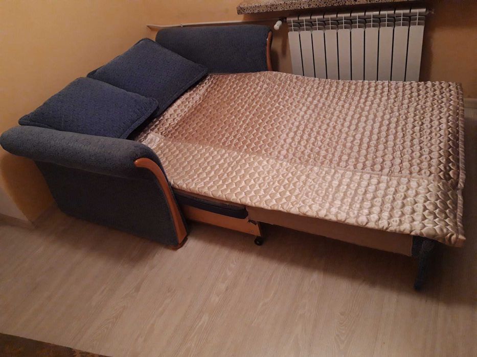 Dwuosobowa sofa z funkcją spania - niebiesko-granatowa