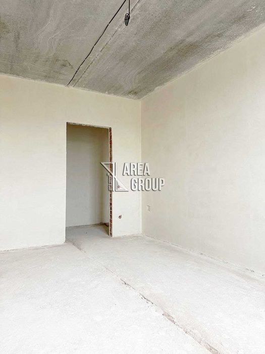 Продається остання 2-кімнатна квартира у збудованому будинку.