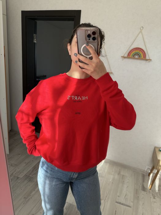 Яркий , легкий свитшот