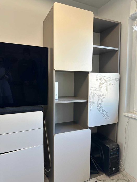 Meble młodzieżowe VOX - Szafy, biurko, komoda, łóżko, materac.