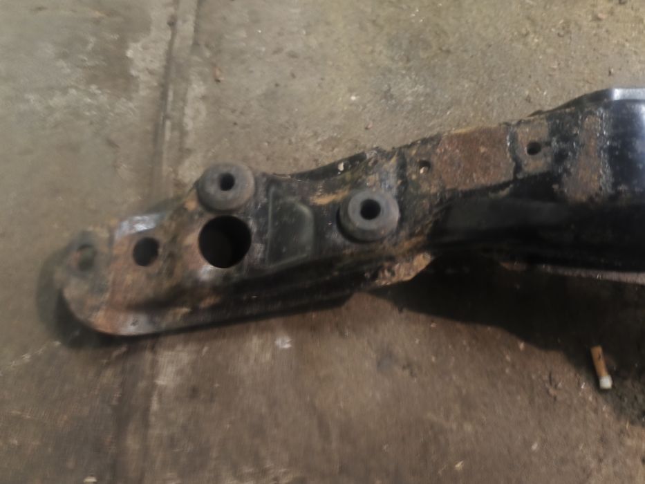 Opel Omega B belka przedniego zawieszenia sanki