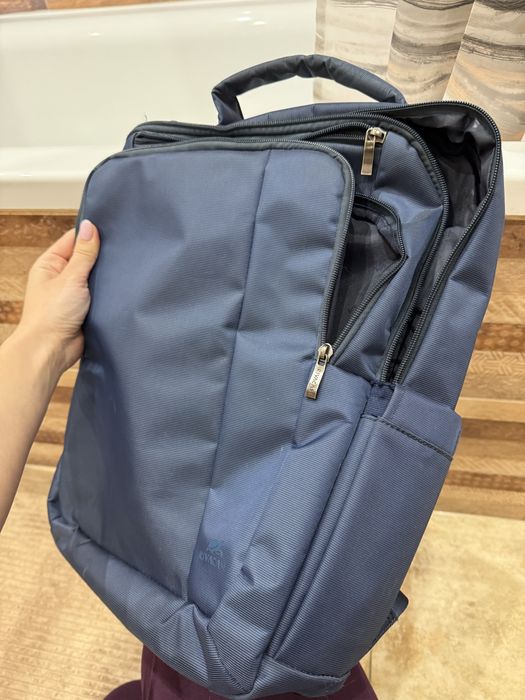 Рюкзак для ноутбука ,стан 10/10, майже новий в темно синьому кольорі