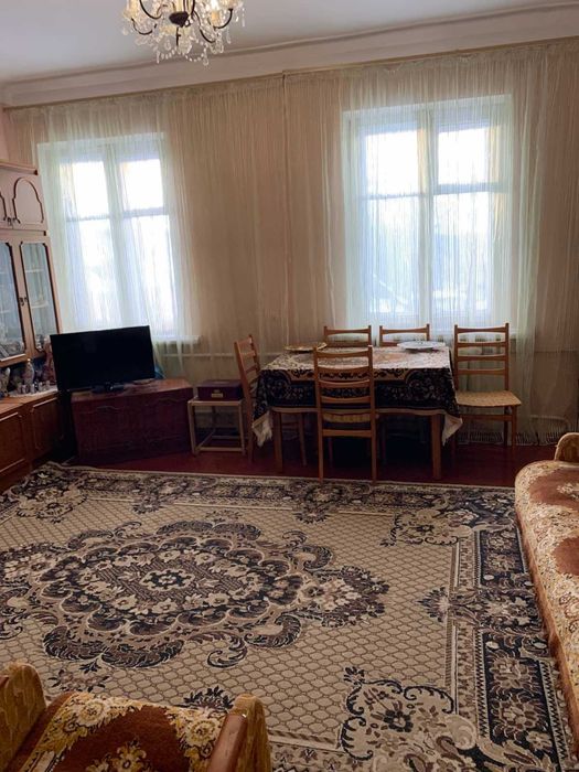 Продаю  велику 2кімнатну квартиру в р-ні пл.Молоді, розглядаю продаж за сертифікати