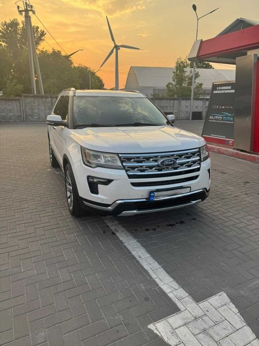 автомобіль форд експлоер