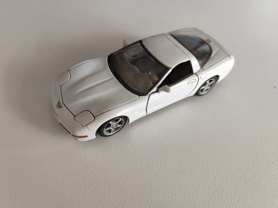 Chevrolet Corvette'97 escala 1/24