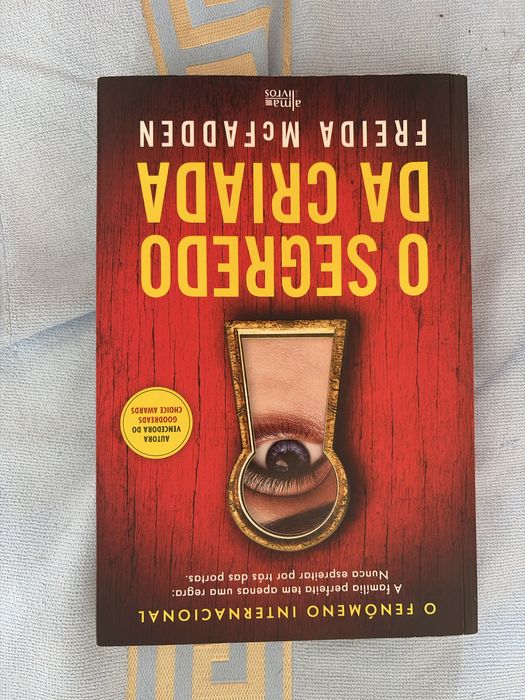 Livro “O segredo da criada” de Freida McFadden