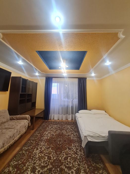 Три та чотирикімнатніі квартири різні райони, 8 спальн місць від 1500