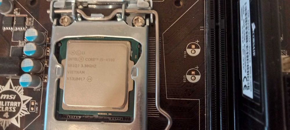 Sprzedam płytę główną h81m e33 z 8 gb ram i procesorem i5 4590
