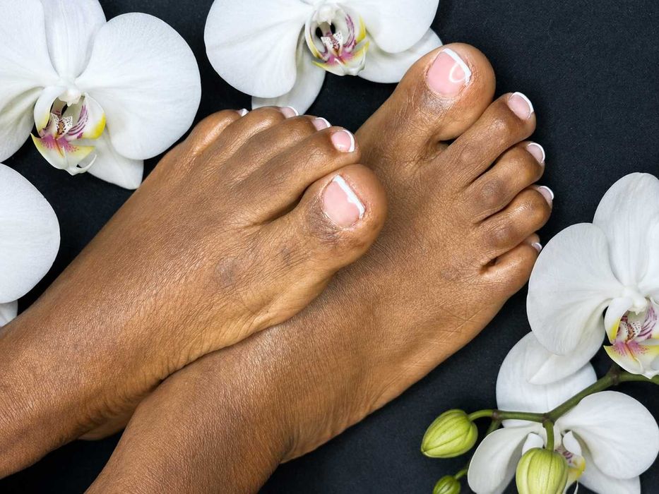 Complete Foot Spa with Gel Polish – Book Now!
