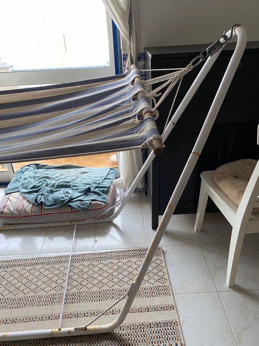 Cama de rede com suporte
