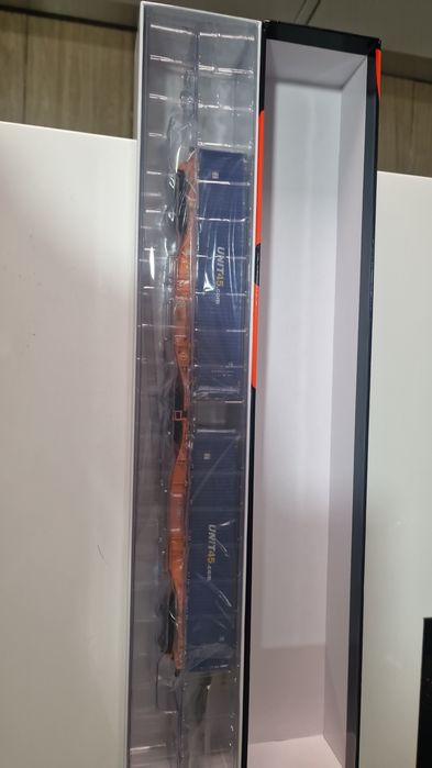 Vagons de carga novos com contentores