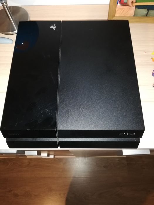 PlayStation 4 + 2 pady, kable hdmi, zasilajacy