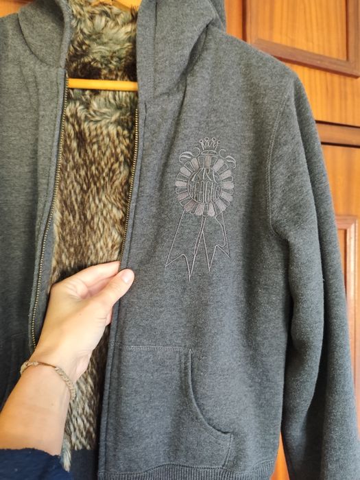 Casaco cinza com pêlo