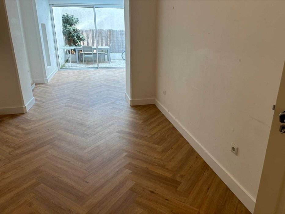 Pavimento vinil Herringbone (espinha)