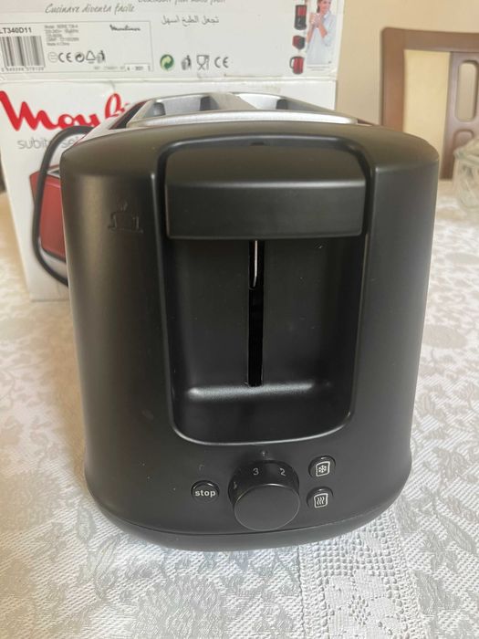 Toster Moulinex Subito LT340D11 w kolorze czerwonym