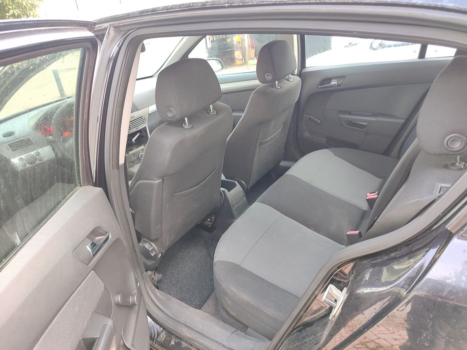 Opel astra 1.3 CDTI 150 mil quilómetros foto 5