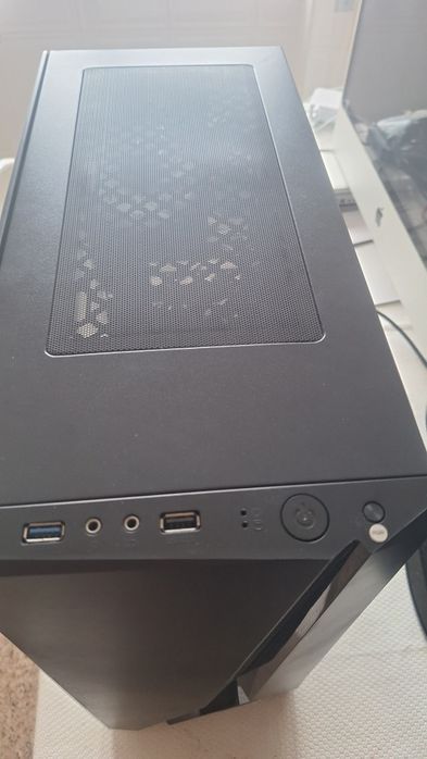 Caixa de PC Aorus