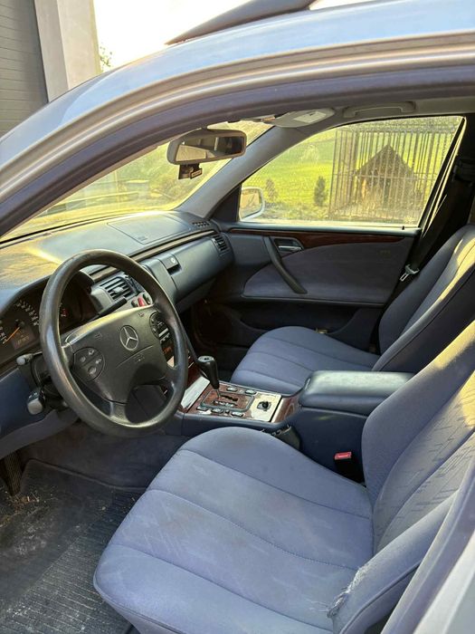 Sprzedam  samochód osobowy