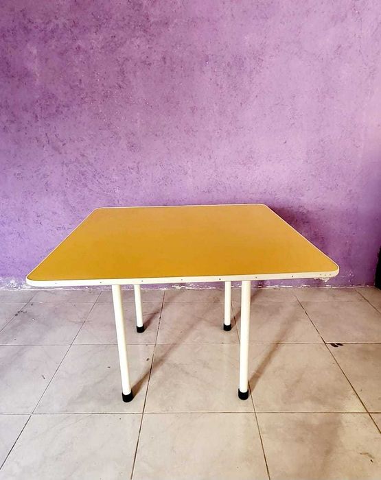 Mesas , Secretárias e  quadros