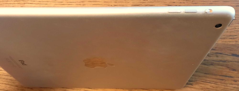 TABLET Apple iPad Air 9,7" 16GB biały & srebrny BDB STAN 100% SPRAWNY