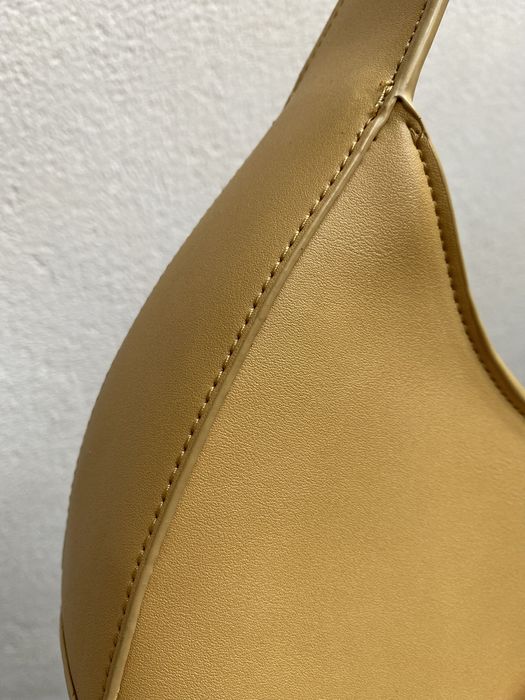 Трендова сумка багет Mango