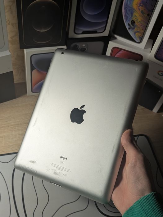 Ipad 4 (32gb).   .
