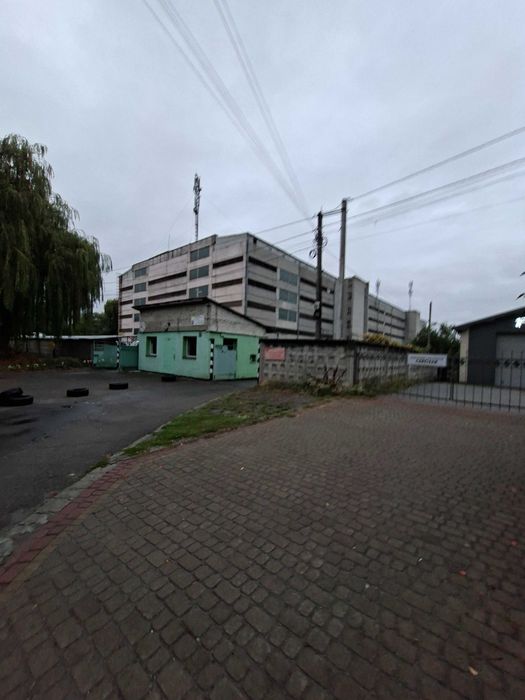 Продаж великого гаражного боксу.