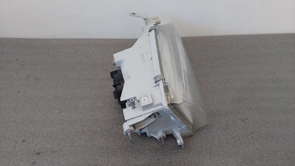 Ótica / farol direita TOYOTA Corolla Compact (_E10_)