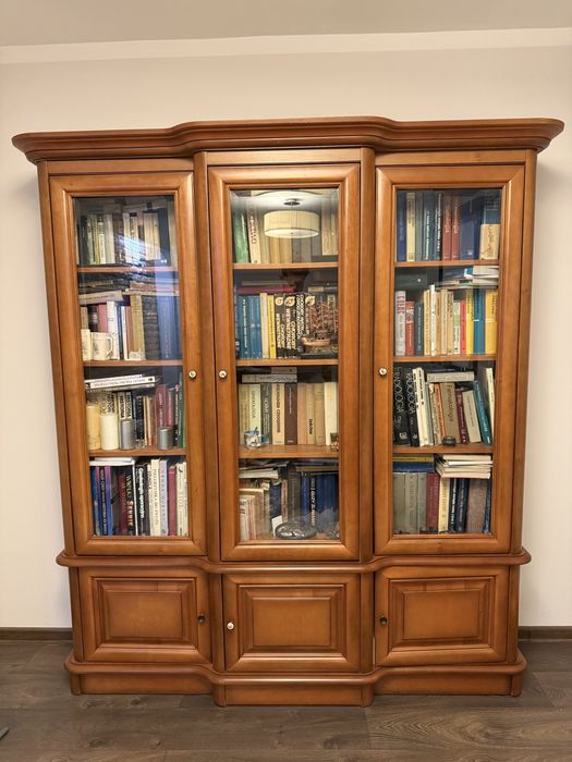 Solidna biblioteka drewniana