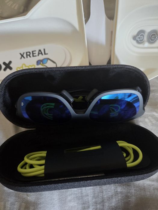 Portátil Gigabyte A16 2025 e Oculus Xreal XbX a01plus