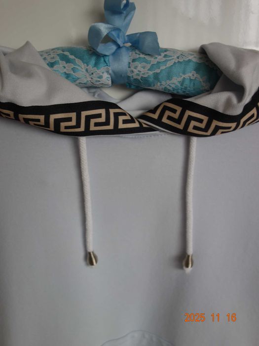 Zestaw ubrań jeansy skinny push-up i bluza z kapturem rozm.40