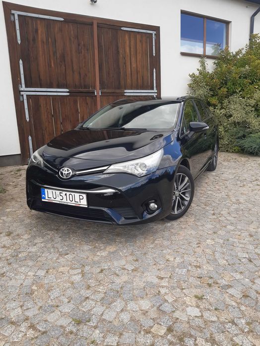 Toyota Avensis Touring Sports 2.0 D-4D Polski salon